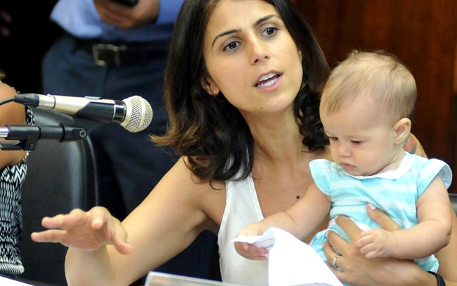 Leia mais sobre o artigo Manuela:”Ninguém pergunta pra um político quem tá cuidando dos filhos”