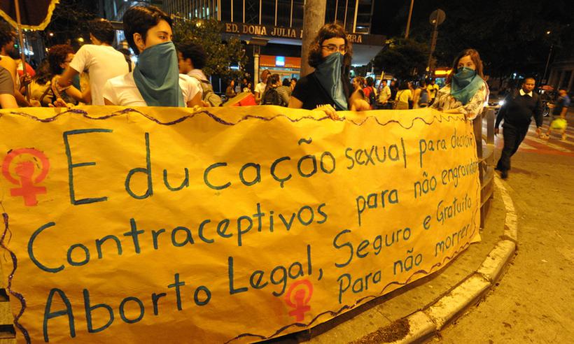 Read more about the article Ato por legalização do aborto em Belo Horizonte