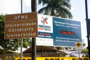 Read more about the article Defender a UFMG e a educação pública: é preciso lutar pelo não pagamento da dívida pública