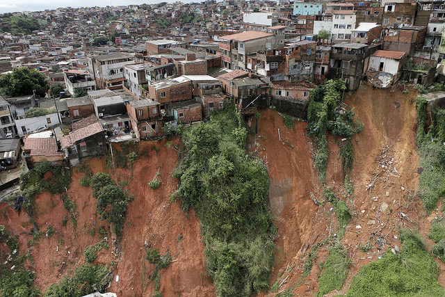 Leia mais sobre o artigo Brasil tem 8,3 milhões de pessoas vivendo em áreas de risco