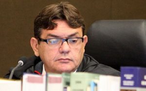 Read more about the article Ordem jurídica é ‘sacrificada’ para manter Lula preso, diz jurista