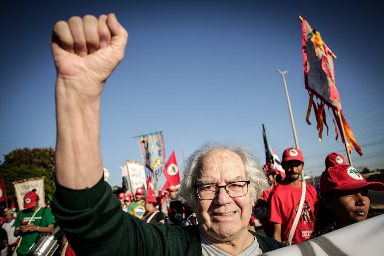 Leia mais sobre o artigo Marcha carrega esperança de ver Lula candidato