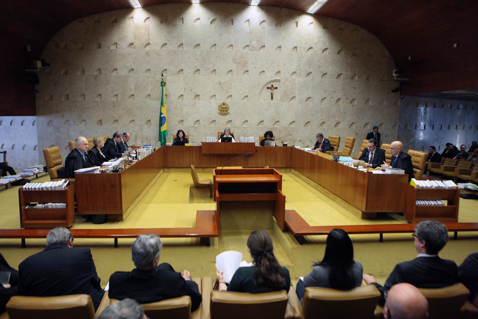 Read more about the article Temer decide conceder reajuste de 16,38% a ministros do STF
