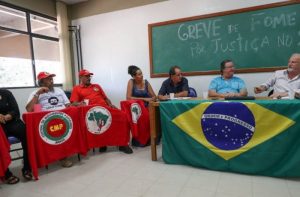 Leia mais sobre o artigo Militantes iniciam greve de fome pela liberdade de Lula