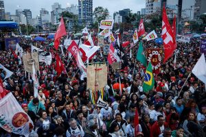 Read more about the article Haddad reúne multidão em São Paulo e projeta virada histórica no domingo