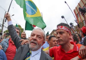 Leia mais sobre o artigo Lula defende a democracia: “Só o voto do povo pode salvar o Brasil”