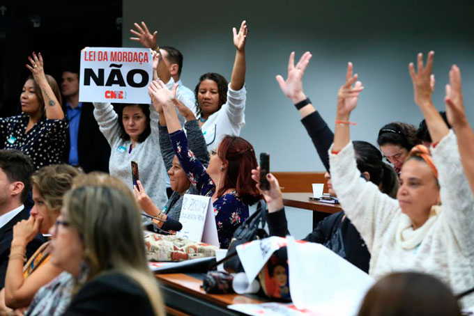 Read more about the article Oposição segue lutando para barrar o Escola sem Partido