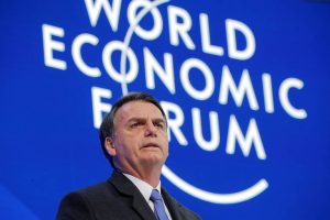 Read more about the article Em discurso relâmpago em Davos, Bolsonaro promete negócios “sem ideologia”