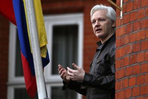 Read more about the article Embaixada do Equador entrega Assange às autoridades britânicas