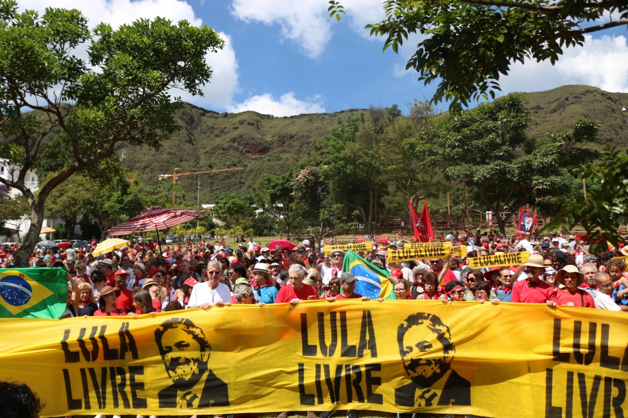 Read more about the article Coletivo Alvorada promove Coral Lula Livre na Praça do Papa