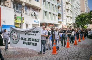 Read more about the article Polícias convocam paralisação nacional contra a reforma da Previdência dia 13