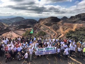Leia mais sobre o artigo Contra mineração predatória, população abraça Serra do Curral