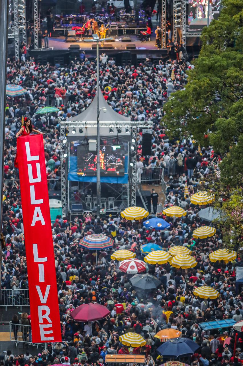 Leia mais sobre o artigo Festival Lula Livre leva 80 mil pessoas à Praça da República, em São Paulo