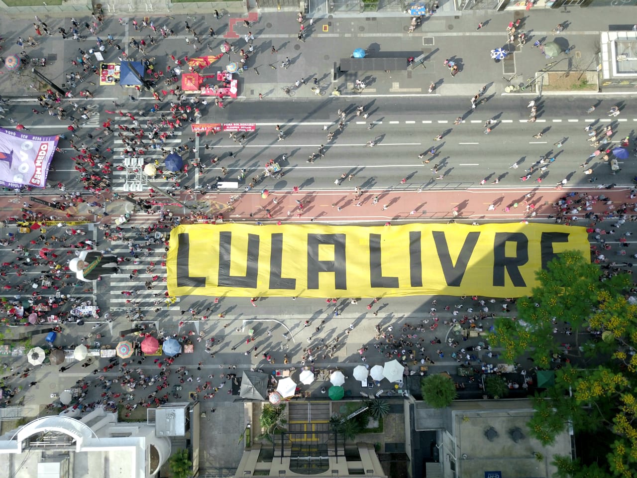 Read more about the article Ato ‘Justiça para Lula’ reúne milhares em SP em defesa da liberdade do ex-presidente