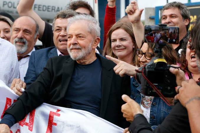Leia mais sobre o artigo TRF-4 condena Lula no caso do sítio de Atibaia e aumenta pena para 17 anos