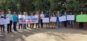 Read more about the article Comunidade rural Ponte das Almorreimas realiza paralisação no trânsito de Brumadinho nesta sexta, 20 de dezembro