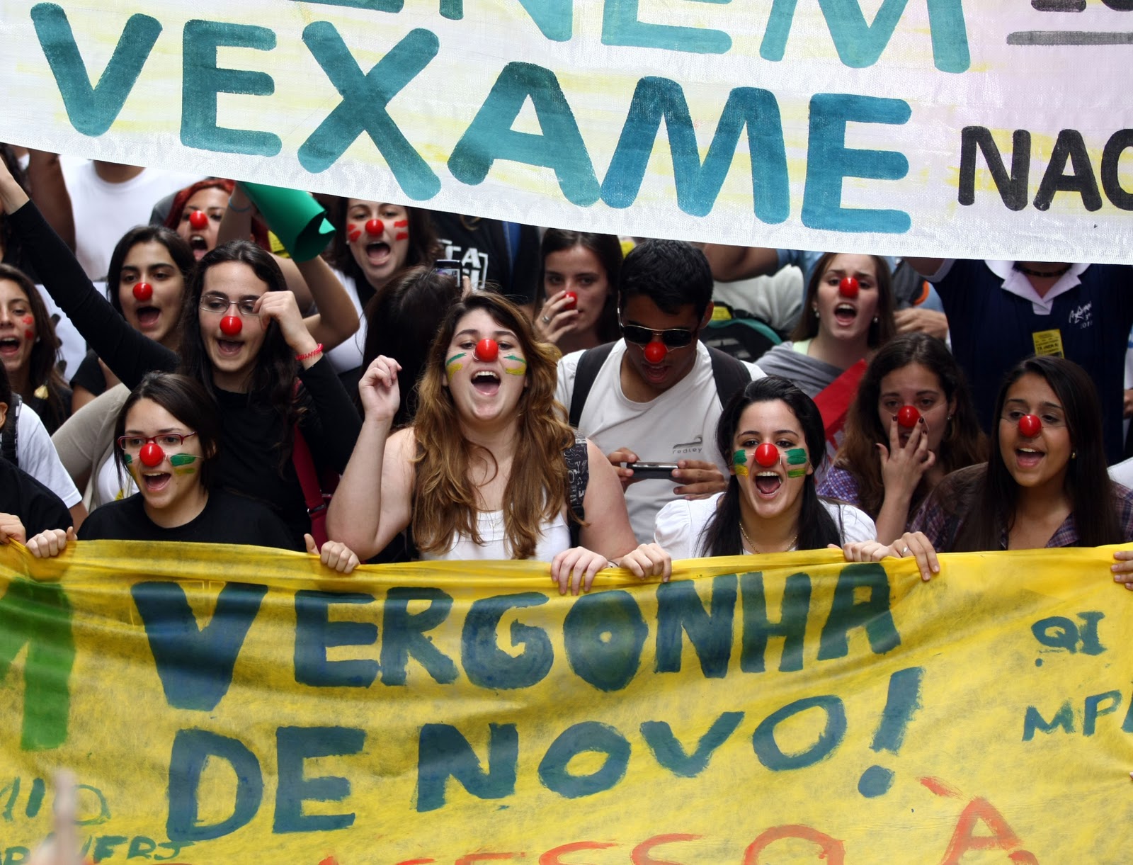 Read more about the article Estudantes do Enem saem às ruas para manifestar contra o governo federal