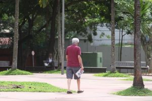 Read more about the article Por que muitos idosos insistem em não cumprir isolamento?