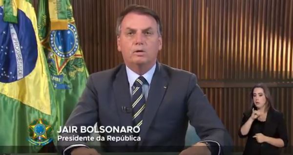 Read more about the article Na TV, Bolsonaro responsabiliza governadores por efeitos do isolamento e volta a defender cloroquina