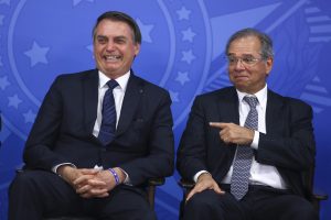 Read more about the article Apego ideológico de Bolsonaro e Guedes retardou renda emergencial