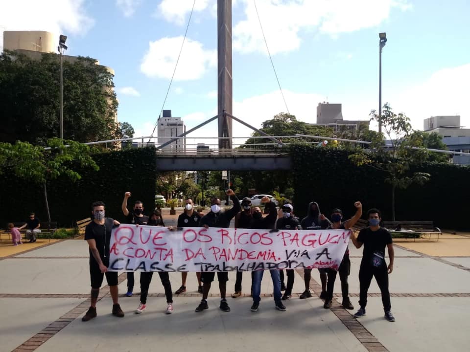 Leia mais sobre o artigo Pela vida e contra o fascismo! Grupo manifesta contra os apoiadores de Bolsonaro