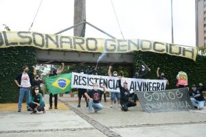 Read more about the article Torcidas organizadas do Atlético e movimentos sociais fazem ato contra Bolsonaro em BH