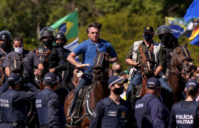 Leia mais sobre o artigo Bolsonaro, capacho de Trump, também chama movimento antifascista de terrorista