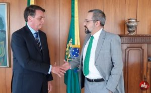 Leia mais sobre o artigo Bolsonaro muda data de exoneração de Weintraub após TCU pedir explicações