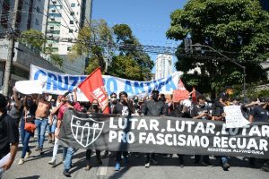 Read more about the article Atos democráticos levam milhares às ruas de BH hoje