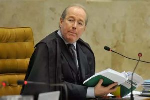 Read more about the article Celso de Mello rejeita pedido de apreensão de celular de Jair Bolsonaro