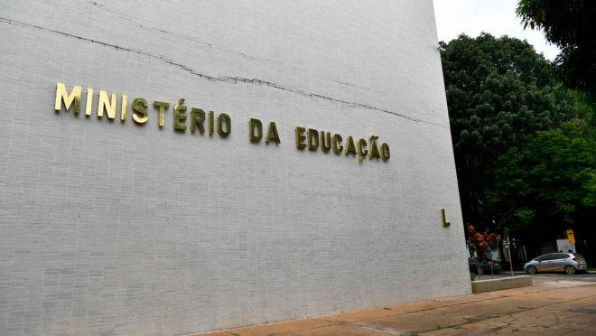 Read more about the article Ministério da Educação prevê corte de R$ 4,2 bilhões para 2021